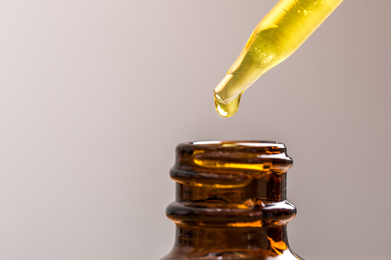 In vitro anticariogenic and antibiofilm activities of toothpastes formulated with essential oils